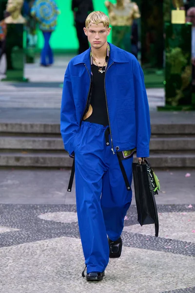 Look 28